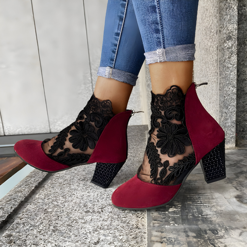 Red / 12 US | 43 EU