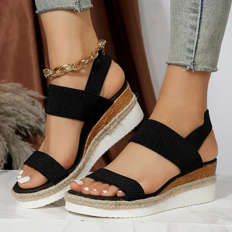 Black (Almost sold out) / 9.5