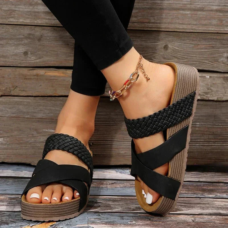 Black (Almost sold out) / 9.5